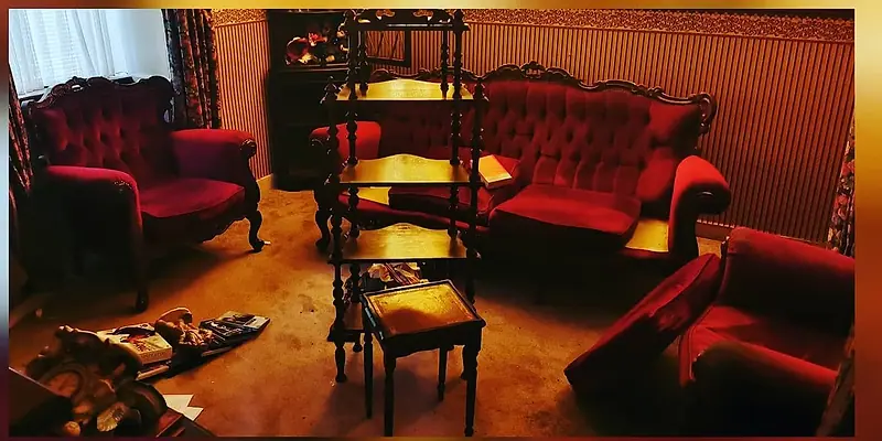 Living room with red sofas, tables and a rug before a full house clearance